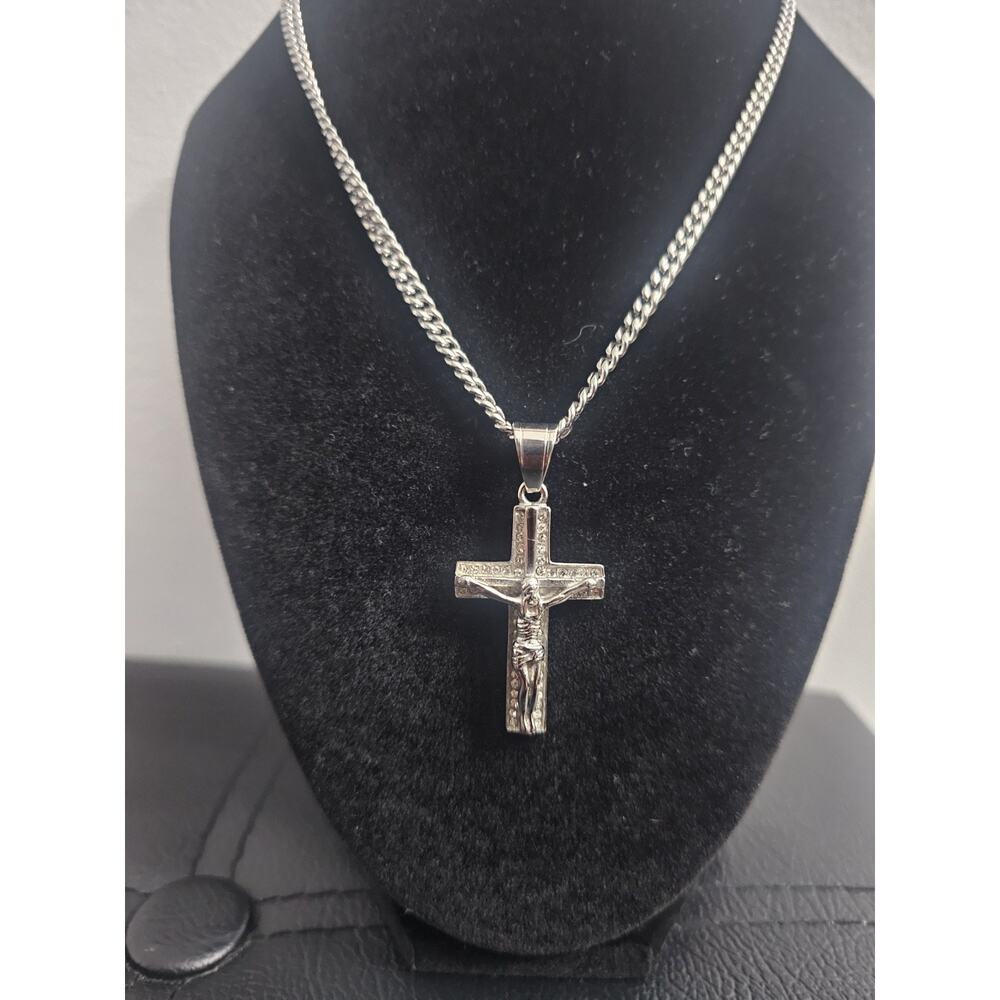 18in stainless Steel-3mm Miami Cuban Link Chain w/ Crucifix Pendant with CZs
